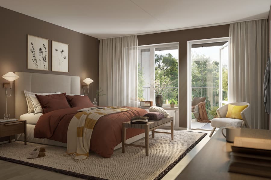 Sovrum i ljusbrunt med mjuka textilier och öppen balkongdörr.